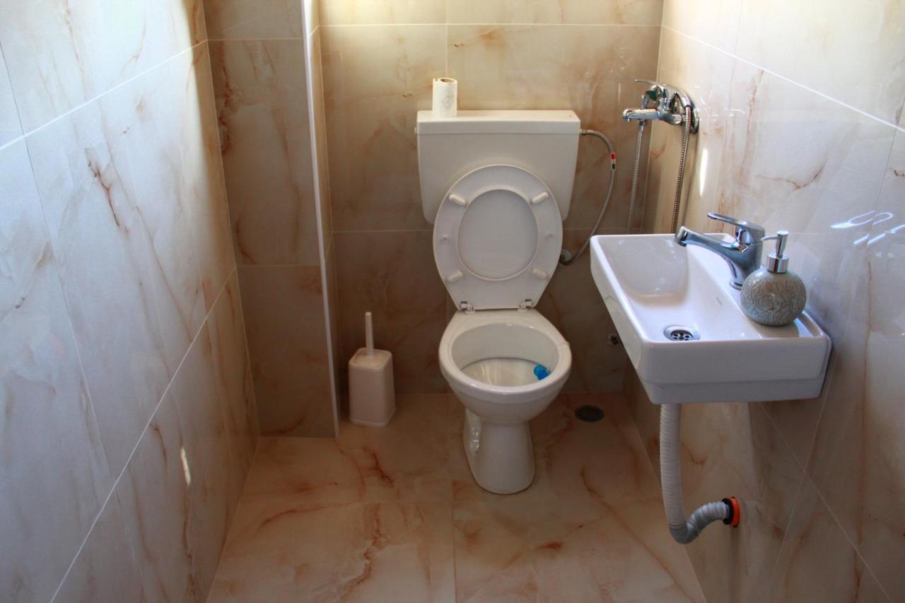 2 Kitarat Bb Bed & Breakfast Vlore Exterior photo